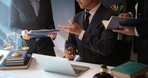 وکیل تجاری کیست و چه وظایفی دارد